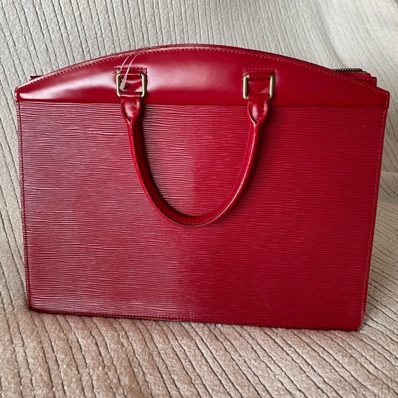 Elegant Red Designer Handbag - Picture 3 of 8